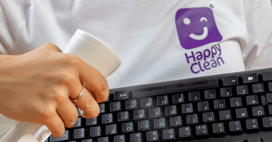 Druif Garderobe sterk Hardware reinigen op het kantoor | Happy Clean